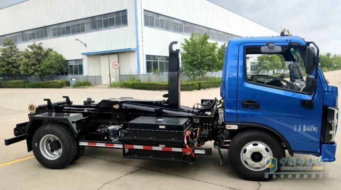 五征環(huán)?？萍?噸車廂可卸式垃圾車，解決城市環(huán)衛(wèi)痛點(diǎn)