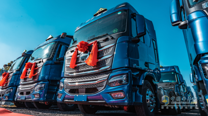 80臺交付！北京重卡為山東?；愤\輸高質量發(fā)展注入新動力