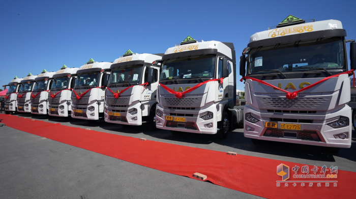 星耀東營 60輛江淮危化品運(yùn)輸車交付海達(dá)物流