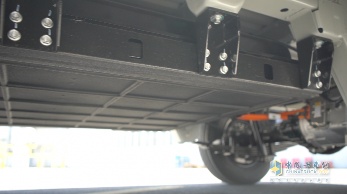 數(shù)字化+三防電池+主被動(dòng)安全，開瑞江豚E5打造全能小幫手