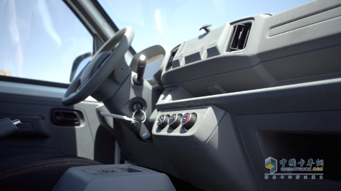 數(shù)字化+三防電池+主被動(dòng)安全，開瑞江豚E5打造全能小幫手