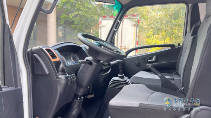 5萬級(jí)小輕卡就選它—東風(fēng)小霸王W16城鄉(xiāng)創(chuàng)富好搭檔！