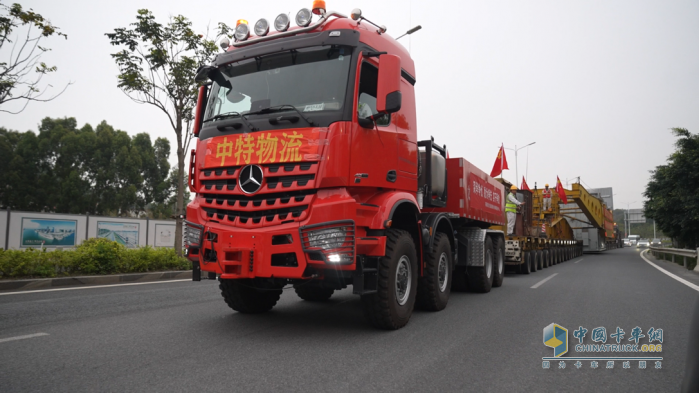 總牽引質(zhì)量500噸！ 新款奔馳Arocs SLT福廈“北電南送”工程大件首運(yùn)