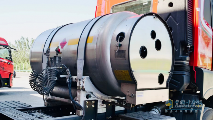 無視質(zhì)疑油轉(zhuǎn)氣，堅定選擇大運重卡，成就山海關以外大運第一人