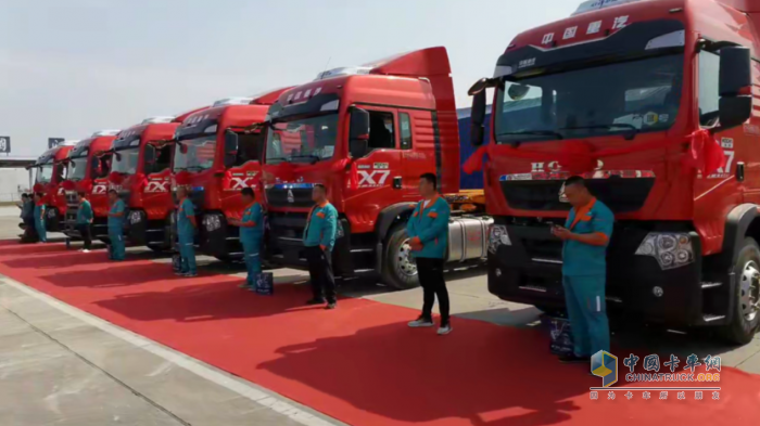 深化合作 共贏未來 豪沃重卡向昌樂大客戶交付15輛TX7牽引車！