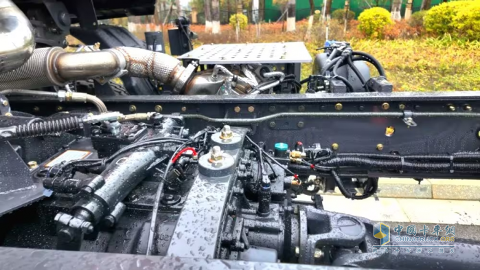 乘龍M3 4X2極限自卸：像奧運(yùn)軍團(tuán)一樣沖破運(yùn)輸極限！