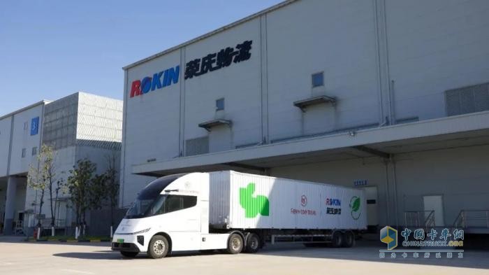 葦渡科技純電重卡助力人頭馬君度與榮慶物流開啟綠色供應鏈新篇章