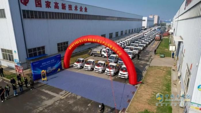 100輛祥菱V1車廂可卸式垃圾車交付 用品質(zhì)贏得行業(yè)認(rèn)可