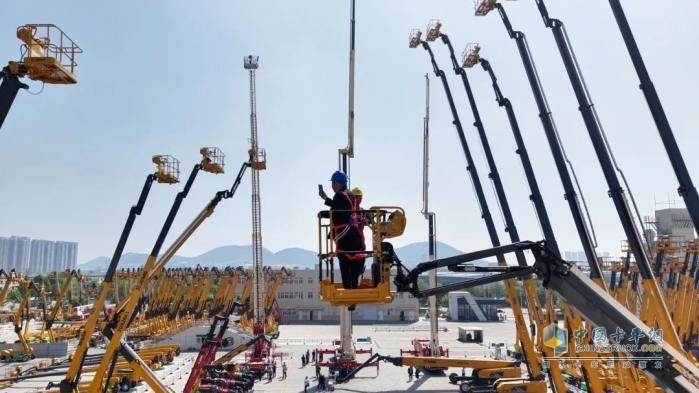 零距離、沉浸式！徐工高空作業(yè)機(jī)械邀客戶體驗(yàn)……