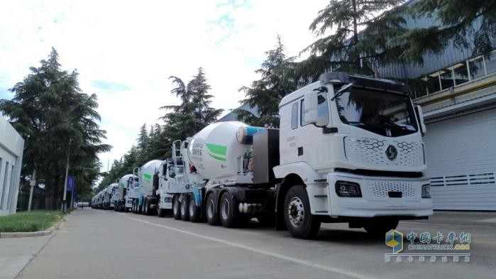 “多拉快跑”利器！中集車輛20臺(tái)EV·DTB半掛攪拌車挺進(jìn)大灣區(qū)