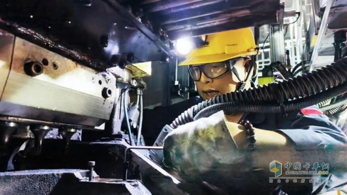 實(shí)干當(dāng)“夏” “炎”值擔(dān)當(dāng)，高溫里跑出東風(fēng)商用車(chē)加速度