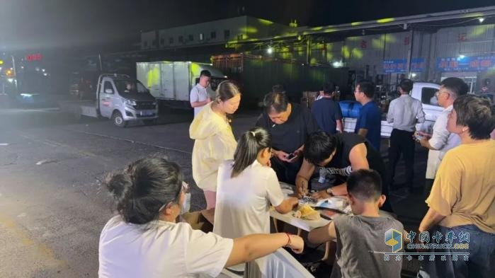 東風小卡百縣千鎮(zhèn)大巡游，“中國童裝之都”織里嘉年華活動圓滿成功！