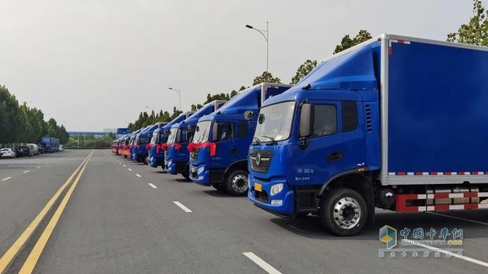 “雙百”交車儀式圓滿完成！東風康明斯賦能德邦快遞新運力