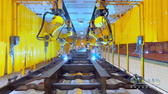 中集車輛2025上半年?duì)I收97.5億元:“反內(nèi)卷”取得初步成效 純電動頭掛列車加速構(gòu)建