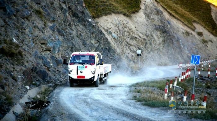 146道發(fā)卡彎、70°陡坡！飛碟汽車巴音布魯克刷新紀(jì)錄，詮釋新能源輕卡硬核實力！