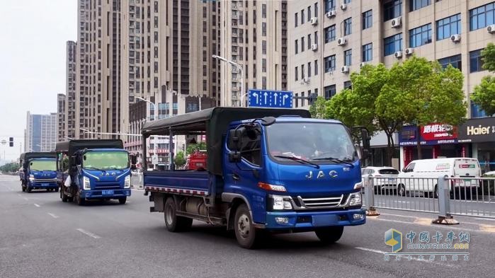 從農(nóng)田到餐桌，駿鈴V6和他一起守護(hù)千畝瓜田