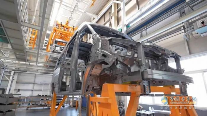 宇通警力輸送車奔赴海南，為自貿(mào)港封關(guān)構(gòu)筑安全防線