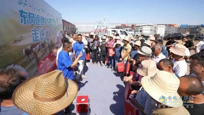 向客戶而生，東風(fēng)途逸T5 CNG首次走進(jìn)新疆伊寧黃公巴扎