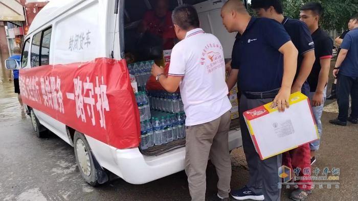 送物資進災區(qū)，福田奧鈴全面開啟救援行動