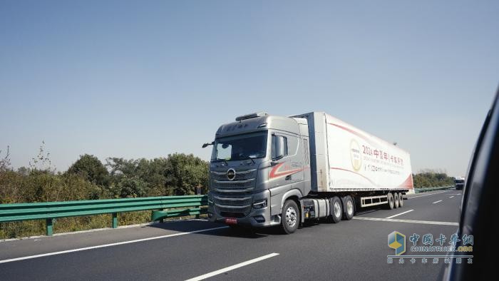 北京重卡榮膺“2024中國(guó)年度卡車(CTOY 2024)”