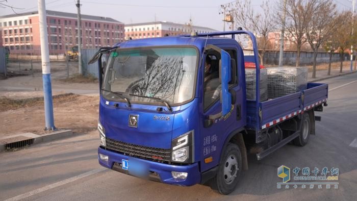 徐工漢馳輕卡油耗超低、動(dòng)力強(qiáng)勁——00后冠軍這樣說