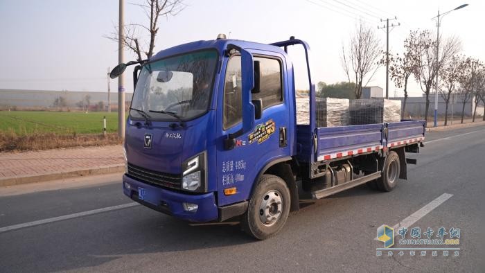 徐工漢馳輕卡油耗超低、動(dòng)力強(qiáng)勁——00后冠軍這樣說