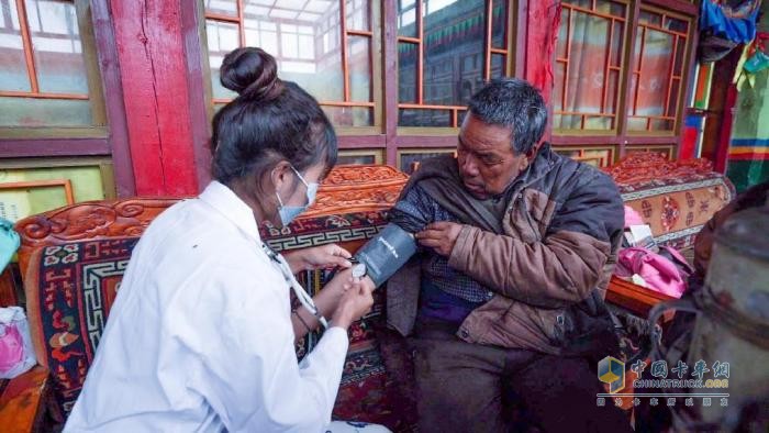 東風商用車幸?？ㄜ囍袊兄戮磁\輸人，呼吁全行業(yè)提升貨車司機幸福感