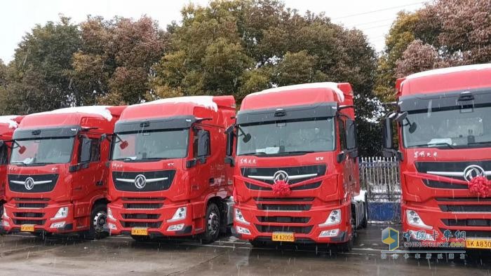 龍行天下，以客為先   東風(fēng)商用車智能駕駛牽引車百臺級批量交付