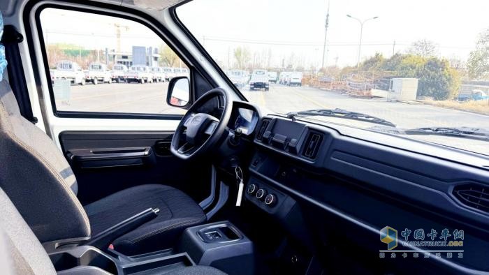 攪動(dòng)7方中面市場(chǎng)，開瑞新能源全新江豚E7“站穩(wěn)”7方市場(chǎng)靠啥“硬實(shí)力”？