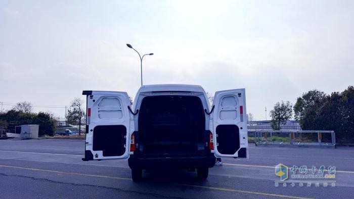 攪動(dòng)7方中面市場(chǎng)，開瑞新能源全新江豚E7“站穩(wěn)”7方市場(chǎng)靠啥“硬實(shí)力”？