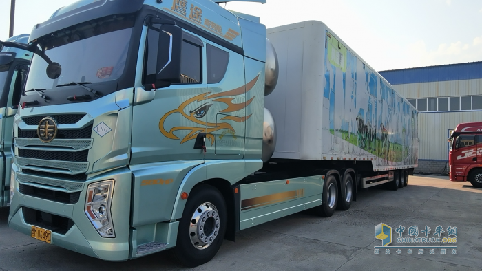 單車每年節(jié)省12萬(wàn)! 解放鷹途燃?xì)廛嚦烧c(diǎn)物流運(yùn)輸新選擇