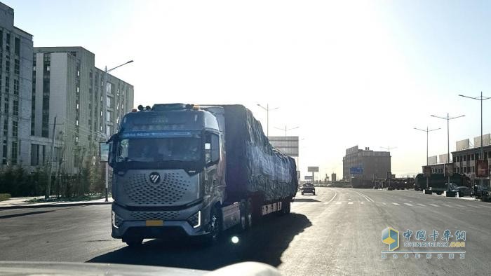 臨沂至格爾木2558公里，歐曼銀河燃?xì)廛嚦蜌夂?，助力竇子哥高效行駛