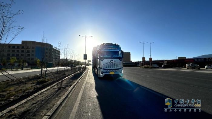 臨沂至格爾木2558公里，歐曼銀河燃?xì)廛嚦蜌夂?，助力竇子哥高效行駛