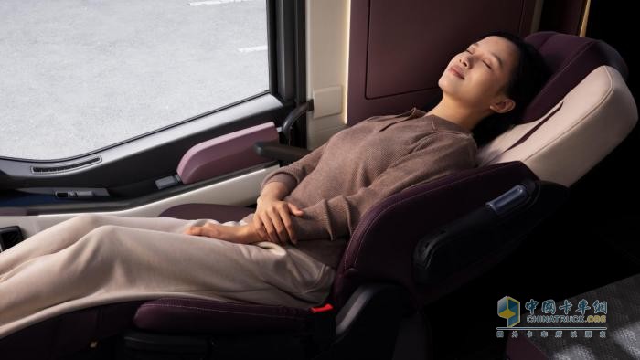 輕松自在的移動之家:歐曼銀河9以非凡空間設計重新定義重卡標準