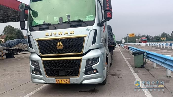 中國(guó)重汽汕德卡G7H燃?xì)廛嚕簶O致可靠，卡友心中的“定海神針”！