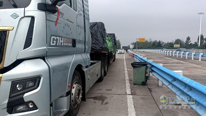 中國(guó)重汽汕德卡G7H燃?xì)廛嚕簶O致可靠，卡友心中的“定海神針”！