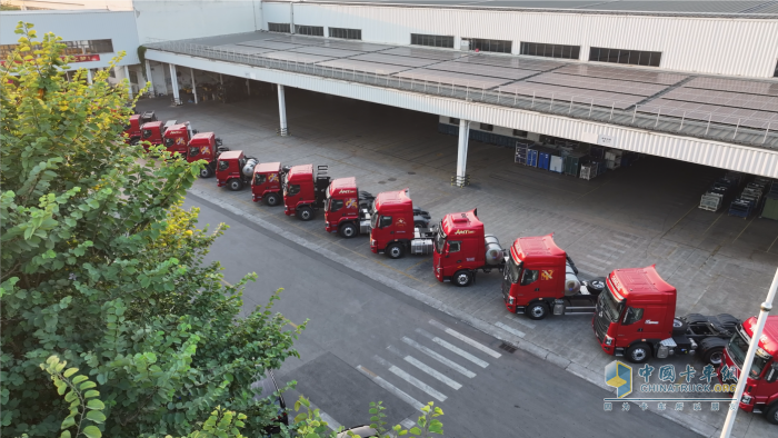 河南飛騰物流:20多輛乘龍燃氣車投用 每月多省20萬