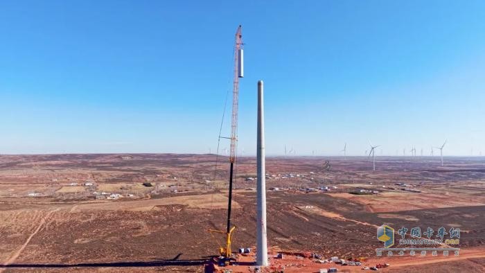 “全球第一吊”吊“全球混塔第一高”！正在鄂爾多斯上演