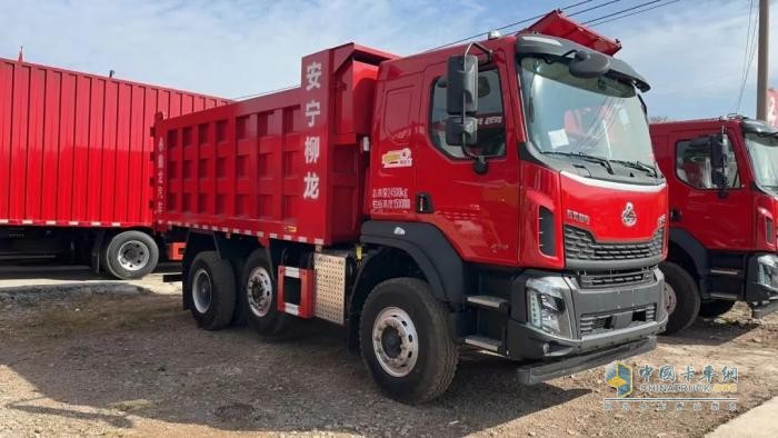 乘龍M3 6×2R自卸車，三月滿滿“掙”能量！