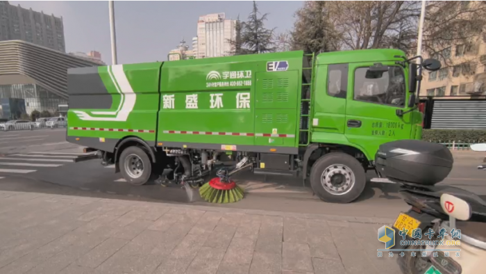 宇通新能源環(huán)衛(wèi)車交付蘭州,助力共建“蘭州藍(lán)”