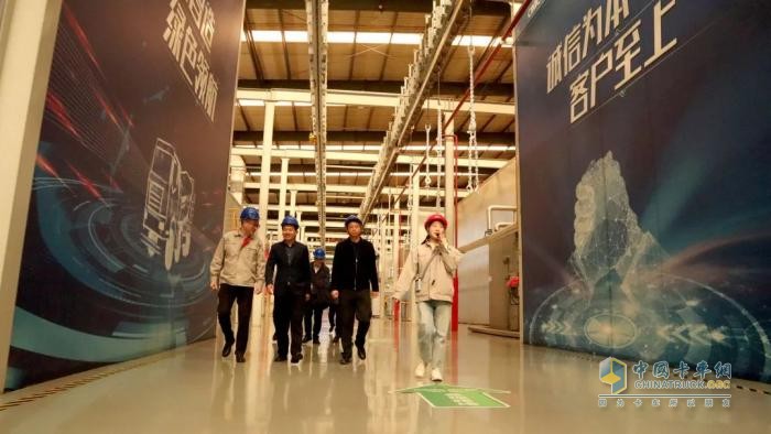 陜重汽與中集車輛攪拌車業(yè)務(wù)集團(tuán)深度交流，共繪合作新藍(lán)圖