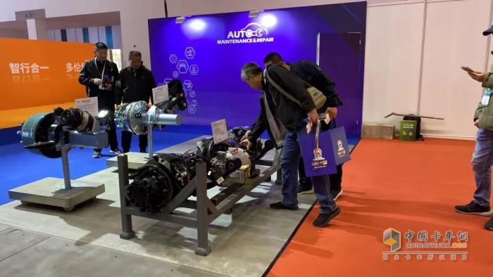 鑼響集團(tuán)攜“雙掛骨架列車”閃耀2025AMR中國(guó)國(guó)際汽保汽配展，創(chuàng)新技術(shù)引行業(yè)矚目！