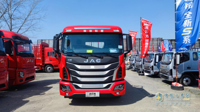 4米低裝卸+1.3米寬臥鋪，江淮格爾發(fā)麥客聯(lián)盟讓麥?zhǔn)崭p松