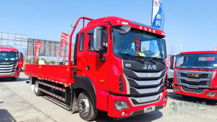 4米低裝卸+1.3米寬臥鋪，江淮格爾發(fā)麥客聯(lián)盟讓麥?zhǔn)崭p松