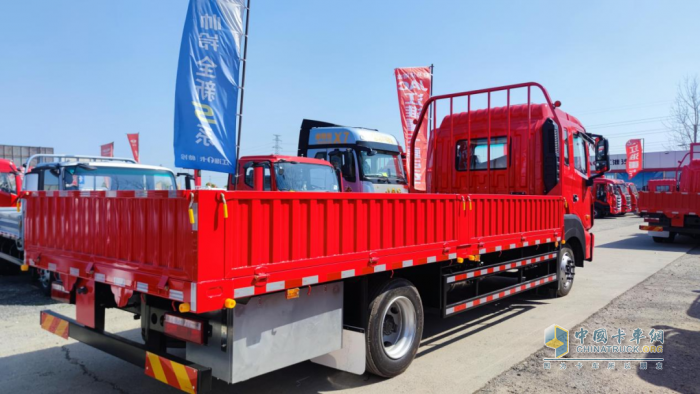 4米低裝卸+1.3米寬臥鋪，江淮格爾發(fā)麥客聯(lián)盟讓麥?zhǔn)崭p松