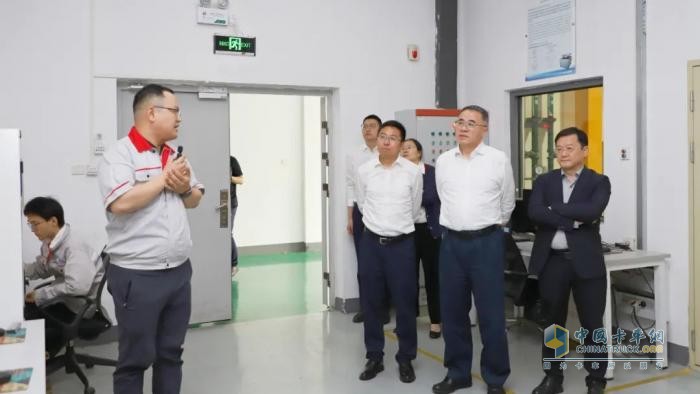 優(yōu)勢互補 共贏發(fā)展！東風(fēng)商用車與中汽中心達(dá)成戰(zhàn)略合作