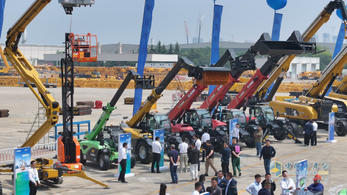 零距離、沉浸式！徐工高空作業(yè)機(jī)械邀客戶體驗(yàn)……