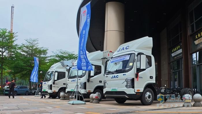 江淮新能源輕卡ES9鵬城上市，140度車型預(yù)售，智領(lǐng)城配物流綠色升級