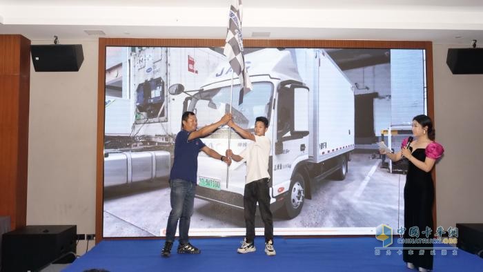 江淮新能源輕卡ES9鵬城上市，140度車型預(yù)售，智領(lǐng)城配物流綠色升級