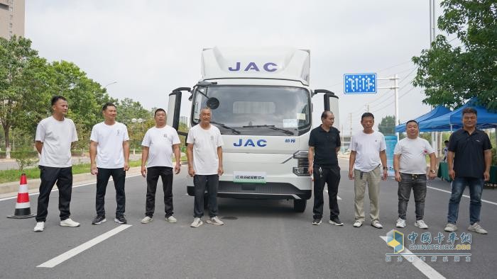 重構(gòu)中原綠色運(yùn)力規(guī)則！江淮新能源輕卡全場景解決方案登陸鄭州
